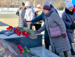 Арсеньевцы 23 февраля возложили цветы к обелиску Славы и почтили память защитников Отечества разных поколений