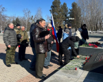 Арсеньевцы 23 февраля возложили цветы к обелиску Славы и почтили память защитников Отечества разных поколений