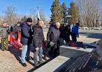 Арсеньевцы 23 февраля возложили цветы к обелиску Славы и почтили память защитников Отечества разных поколений